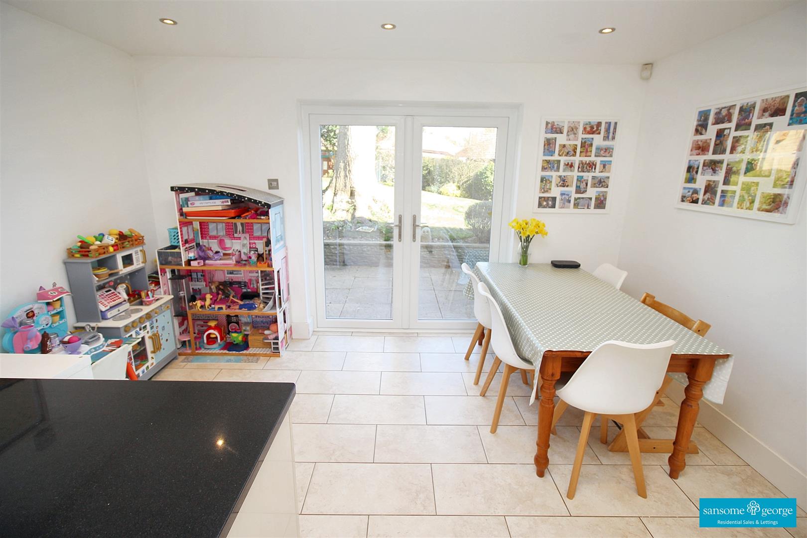 Huscarle Way, Tilehurst, Reading